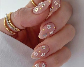 3D Flower Press On Nails, Nude Pink Nails, Minimalist Nails, Floral Press On Nails, Coquette Style Nails, Gold Stud Nails, Reusable Nails