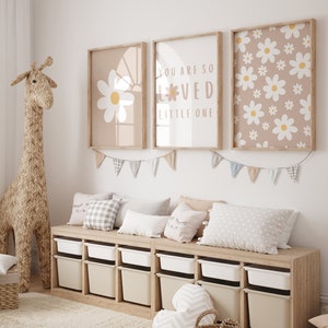 Set von 3 Frühlings Gänseblümchen Kinderzimmer Wandkunst, You Are So Loved Boho druckbare Wandkunst, minimales botanisches Poster, Baby Mädchen Gänseblümchen Blumendruck