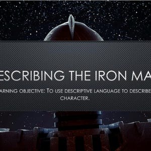 Peut inclure: Une silhouette robotique métallique sombre se détache sur un ciel nocturne étoilé. Un panneau noir rectangulaire au centre affiche le texte blanc : DESCRIBING THE IRON MAN. En dessous, un texte plus petit indique : LEARNING OBJECTIVE: TO USE DESCRIPTIVE LANGUAGE TO DESCRIBE A CHARACTER.