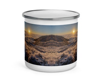 Bambú congelado en las montañas en la taza de esmalte Sunrise