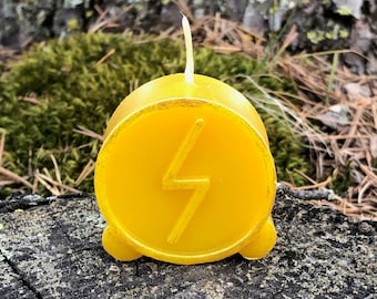 Natural wax candle - Sowilo ᛋ - “Sun” KEYWORDS: Success, vitality, inspiration, justice