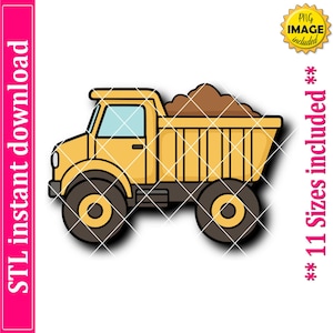 Könnte beinhalten: Illustration eines gelben Cartoon-Muldenkippers, gefüllt mit brauner Erde. Der LKW hat schwarze Räder und eine blaue Windschutzscheibe. Der Text links lautet "STL instant download" und der Text rechts lautet "** 11 Sizes included **". Oben rechts befindet sich ein goldenes "PNG image included"-Abzeichen.