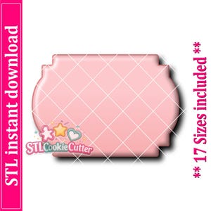 Op de afbeelding: Een lichtroze rechthoekige koekjesvorm met afgeronde, ingekeepte zijkanten. De tekst "STL instant download" staat links, "** 17 Sizes included **" staat rechts en een logo met een ster, hart en "STLCookieCutter" staat onderaan.