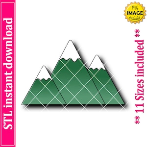 Puede incluir: Gráfico digital de tres montañas verdes con cumbres nevadas blancas. Las montañas están sobre un fondo blanco y tienen un patrón de cuadrícula. El texto a la izquierda dice "STL instant download" y a la derecha "** 11 Sizes included **".