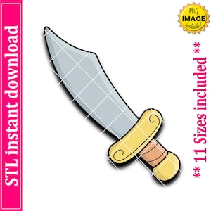 Puede incluir: Ilustración de dibujos animados de una espada curva con una hoja plateada y una empuñadura dorada. La empuñadura tiene un agarre marrón y remolinos decorativos. El texto de la imagen incluye "STL instant download" y "11 tamaños incluidos".