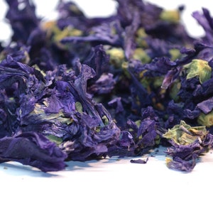 Può includere: Fiori di malva blu secchi, un ingrediente naturale per tisane e infusi.