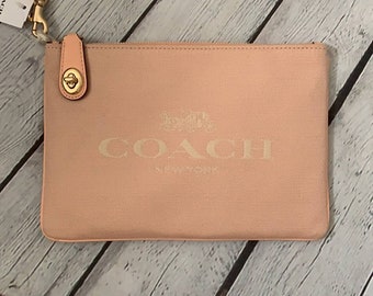 turnlock pouch 26 with horse and carriage