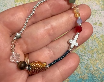 Bransoletka z historią Jezusa: kolorowe koraliki religijne
