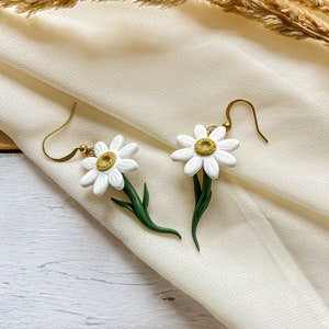 Dangle Daisy Earrings | Polymer Clay Earrings | Clay Daisy Earrings | Daisy Flower | Floral Earrings | Handmade Earrings | Boho Clay Jewelry