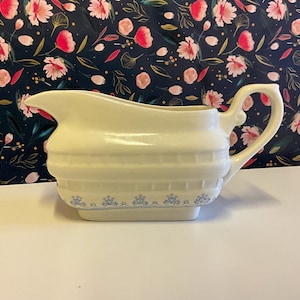 Art deco gravy boat 1930s white with pale blue patterned trim 3B72