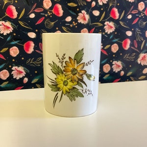Beautiful vintage floral Crown Devon pot ideal for house plants 4T17