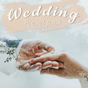 Könnte beinhalten: Nahaufnahme von zwei Händen mit einem Ehering an einem Finger. Die Hände sind leicht verschwommen und der Hintergrund ist hellblau mit einem pfirsichfarbenen Pinselstrich oben, auf dem "Wedding Preset Pack" steht.