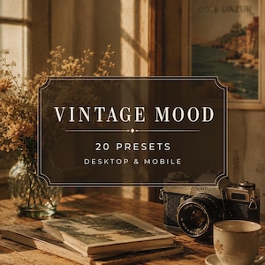Könnte beinhalten: Ein digitales Produkt mit dem Titel VINTAGE MOOD 20 PRESETS DESKTOP & MOBILE, das eine Glasvase mit gelben Blumen, eine alte Canon-Kamera, einen Bücherstapel und eine Teetasse auf einer Holzoberfläche bei warmem, goldenem Licht zeigt.