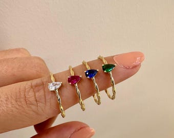 Goldfarbener Ring aus 14K-Gold, Grün-Weiß-Saphir-Rosa-Geburtsstein Ring, minimalistischer handgemachter Goldversprechensring, personalisierter Geschenkjubiläum
