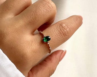 14K Solid Gold Smaragd Birthstone Ring, Vintage Grüner Edelstein, Minimalist Oval Form Edelstein, Verlobung, Versprechen oder Jubiläumsgeschenk