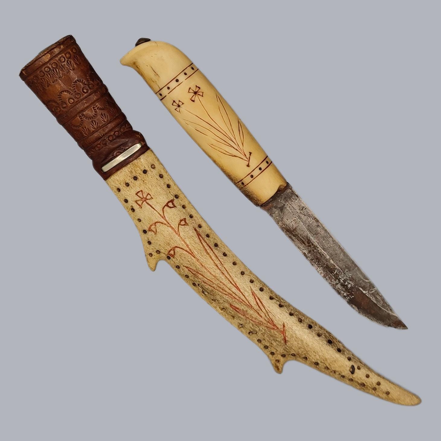 鹿(トナカイ？）の骨の柄のナイフ Sami hunting knife reindeer - Etsy 日本