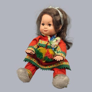 Vintage 1970s Finnish Sami Doll | Traditional Felt Costume | Lapland Folk Art Doll | Brown Hair, 33 cm | Nordic Cultural Toy