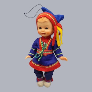 Vintage Finnish Sámi Doll Boy from Lapland | 1970s Plastic Ethnographic Toy | Four Winds Hat | Traditional Felt Costume | 16 cm