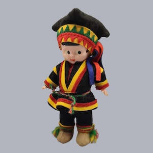 Vintage Finnish Sámi Doll | 1960s Four Winds Hat | Traditional Felt Costume | 16cm Hard Plastic Toy