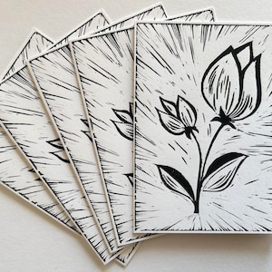 Cartes de voeux imprimées en linogravure avec un motif de tulipe fantaisiste, vierges à l'intérieur pour votre message !