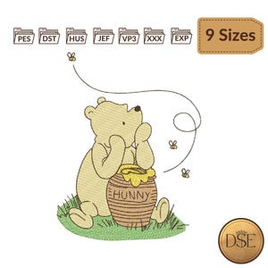Op de afbeelding: Geborduurd ontwerp met een zittende gele beer met een honingpot met het opschrift "HUNNY". Het ontwerp bevat bijen en de tekst "9 Sizes". Het ontwerp is voor borduurmachines.