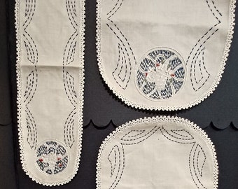 Vintage 3-piece Doily Set