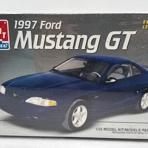 AMT Ertl 1997 Mustang GT Scale 1/25 Model Kit Sealed #8224 New