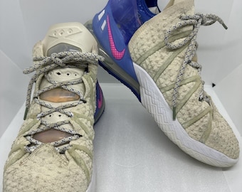 Nike LeBron Los Angeles By Day DB8148-200 Herren Schuhe Größe 9 Weiß Blau Rosa