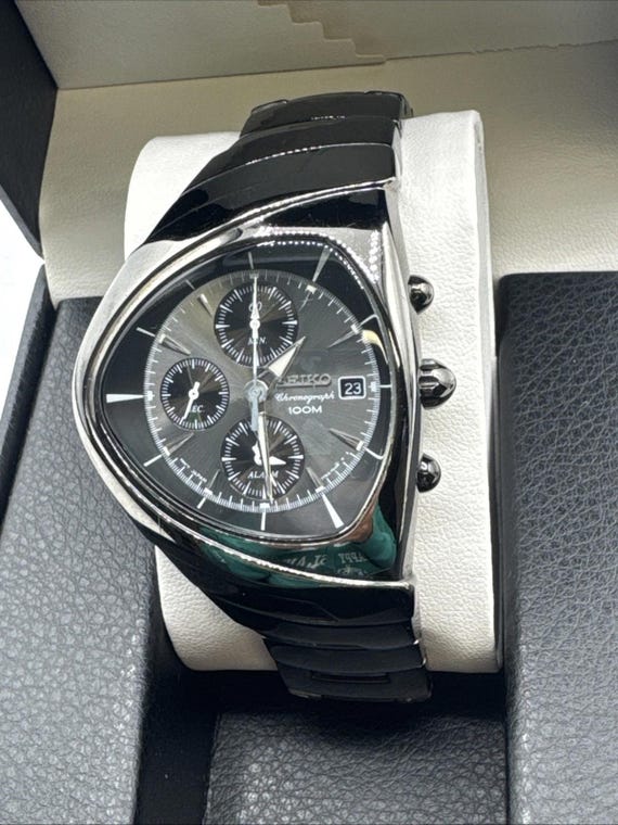 Seiko Chronograph Asymmetrical Elite Club Wristwatch 7T62-0GH0