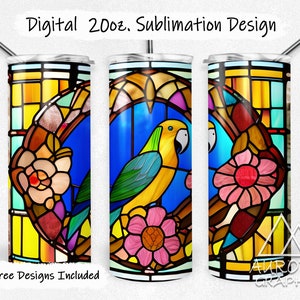 Puede incluir: Un diseño de sublimación para un vaso de 20 oz. con una imagen de estilo vitral de dos loros amarillos con acentos verdes y azules, una flor rosa y un fondo amarillo y marrón. El diseño es perfecto para crear vasos personalizados.