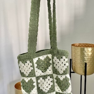 Heart print crocheted tote bag