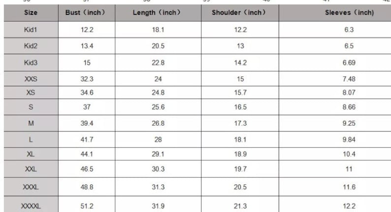 K&ouml;nnte beinhalten: Gr&ouml;&szlig;entabelle mit den Ma&szlig;en f&uuml;r Brustumfang, L&auml;nge, Schulter und &Auml;rmel in Zoll f&uuml;r die Gr&ouml;&szlig;en Kid 1, Kid 2, Kid 3, XXS, XS, S, M, L, XL, XXL, XXXL und XXXXL.