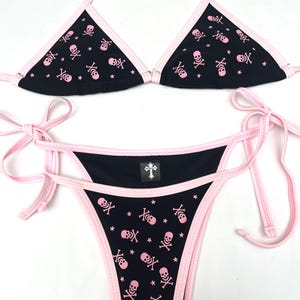 Bikini con calavera Y2K, conjunto de bikini Kawaii Grunge con estampado integral, traje de baño alternativo con estampado de estrellas, Deadpretty único hecho a mano