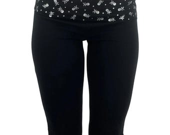 Y2K Black Skull & Crossbones Foldover Capri Leggings
