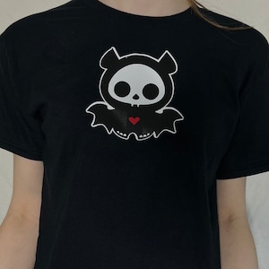 Camiseta negra grunge de esqueletos de murciélago de Diego
