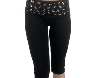 Y2K Black Skull & Crossbones Foldover Capri Leggings