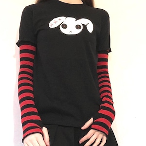 Top con botones estilo Y2K, camisa de manga a rayas estilo grunge, camiseta de manga larga estilo gótico emo, top bordado alternativo, Deadpretty hecho a mano