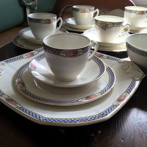 Vintage Art Nouveau WH Grindley Ivory lovely condition Cup Saucer Sandwich Plate x 5 Cake plate and sugar bowl