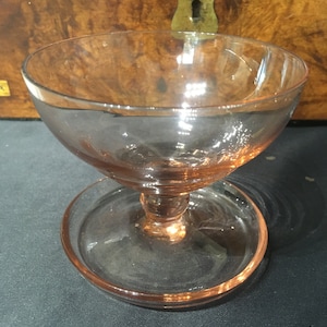 Peach Pink 1930’s Coupe Vintage Footed Ice Cream Dessert Glass Dish