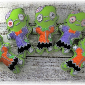 Ghouls just want to have fun! Green and Ghoulishy cute... Handcrafted Halloween Greeb Zombie Pin cushion /Machine Embroidered!