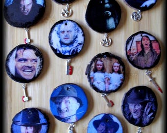 Adornos de personajes de terror hechos a mano: contemporáneos espeluznantes e inquietantemente malvados.