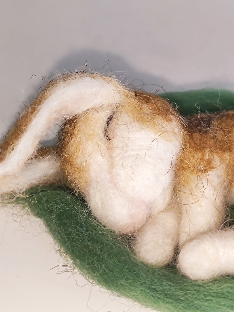 Daisy the needle felted sleeping bunny, pure wool 画像 2