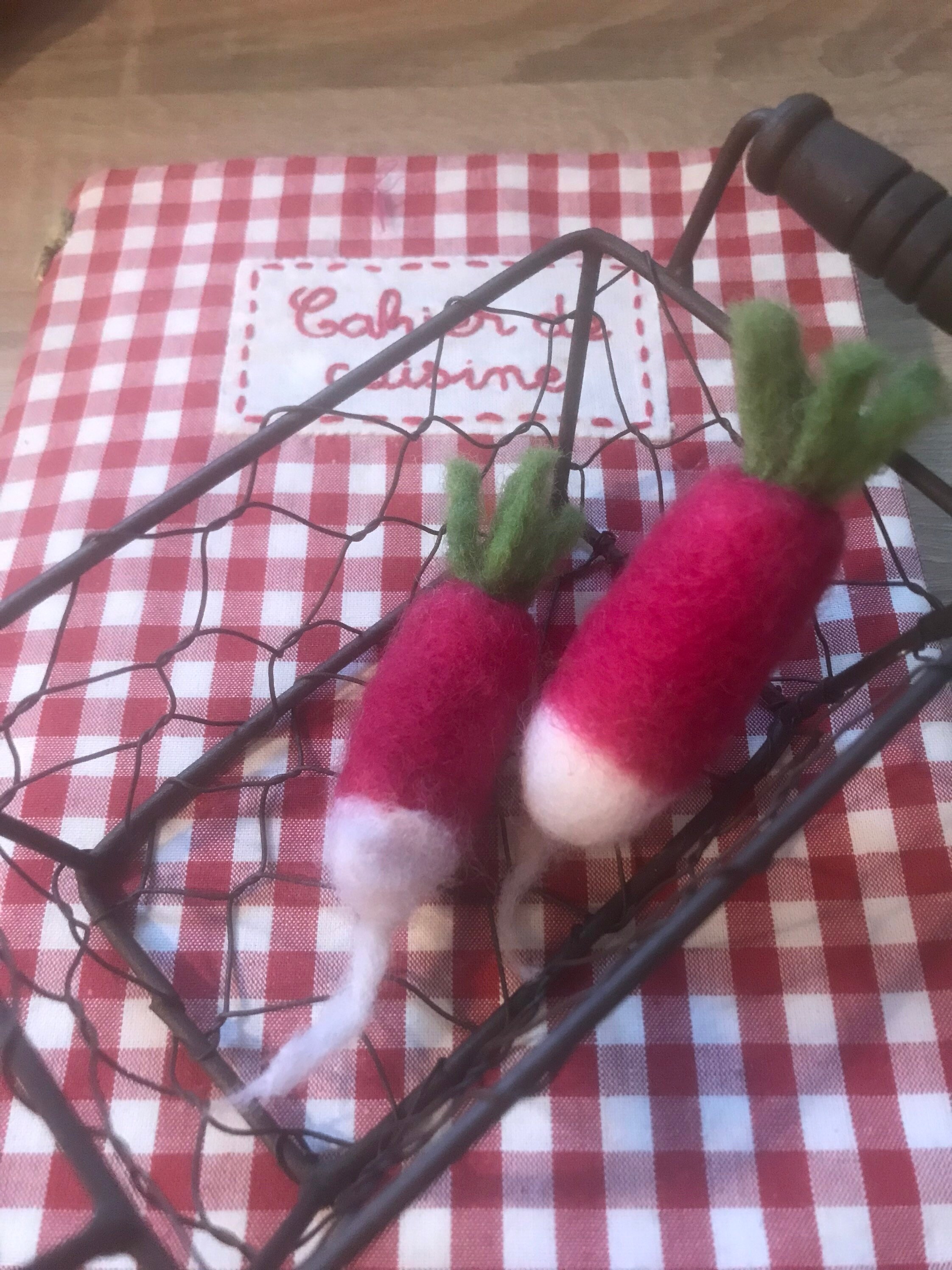 Radis en Laine Cardée Fait à La Main France