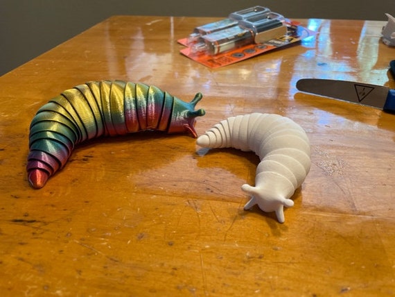 morf worm big 20x20 fidget toy