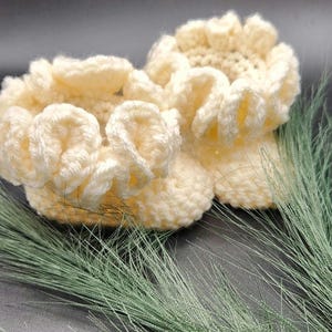 Newborn Ruffle Hat & Ruffle Booties