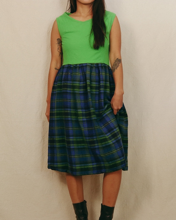 Vintage 60s Handmade Green Plaid Dress | Size Sma… - image 3