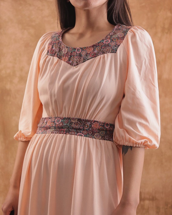 Vintage 70s Peach Dress | Size Small-Medium | Flo… - image 1