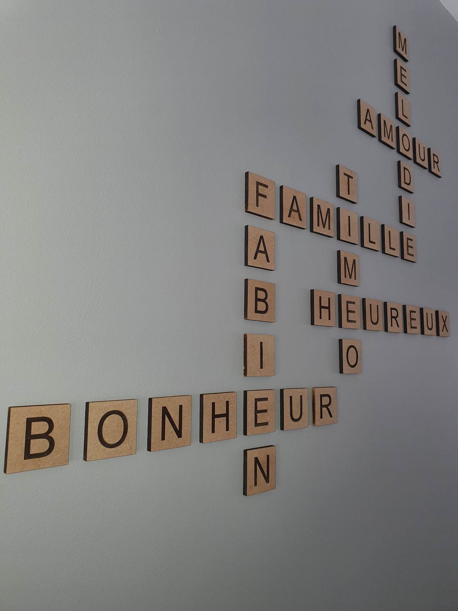 SOLDES- Lettre Géante Scrabble en bois gravée - Abraca bebe