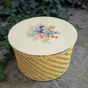 Vintage Round Basket Sewing Basket with Lid