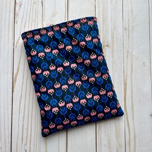 Retro Black Tulips Floral Kindle Sleeve | Book Sleeve | Book Pouch | Book Cover | Padded Book Sleeve | Book Protector